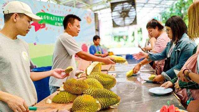 태국 방콕 근교의 두리안 뷔페