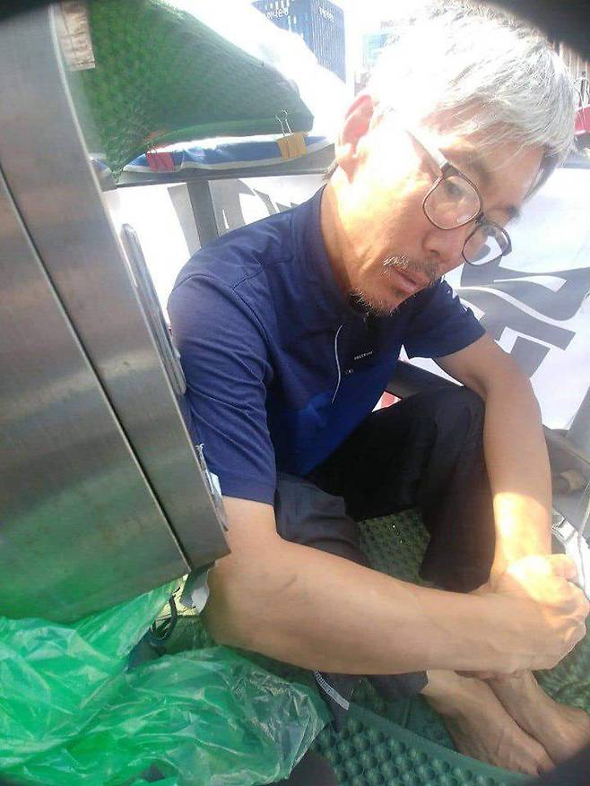 서울 강남역 네거리 폐회로티브이 철탑에 올라 19일 71일째 고공농성을 벌인 김용희씨. 삼성 해고노동자 김용희 고공농성 문제해결을 위한 공대위 제공.