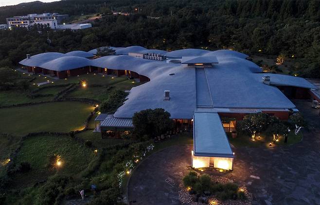 제주에 자리한 핀크스 포도호텔. 호텔 제공