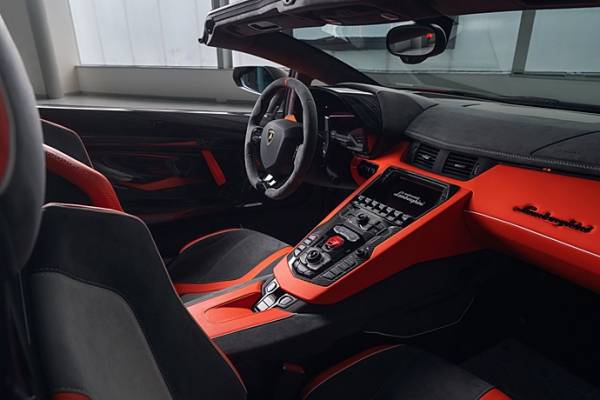 람보르기니 ‘아벤타도르 SVJ 63 로드스터(Aventador SVJ 63 Roadster)’ 인테리어