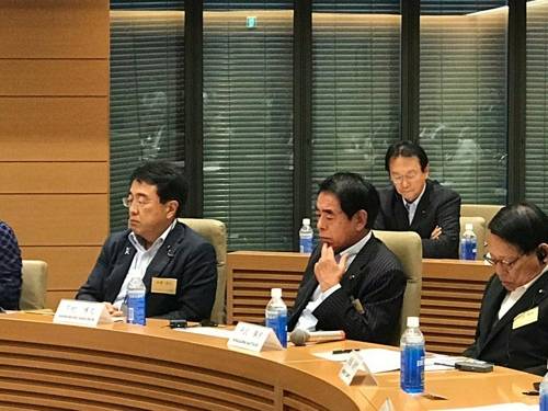 시모무라 하쿠분 자민당 개헌추진본부장 (도쿄=연합뉴스) 김병규 특파원 = 대한헌정회와 일본 정치인들이 20일 오후 도쿄 중의원 제1회관 국제회의실에서 '가까운 이웃나라 공존공영하는 한일양국'을 주제로 개최한 세미나에 시모무라 하쿠분(下村博文) 자민당 헌법개정추진본부장이 참석해 있다. 2019.8.20     bkkim@yna.co.kr