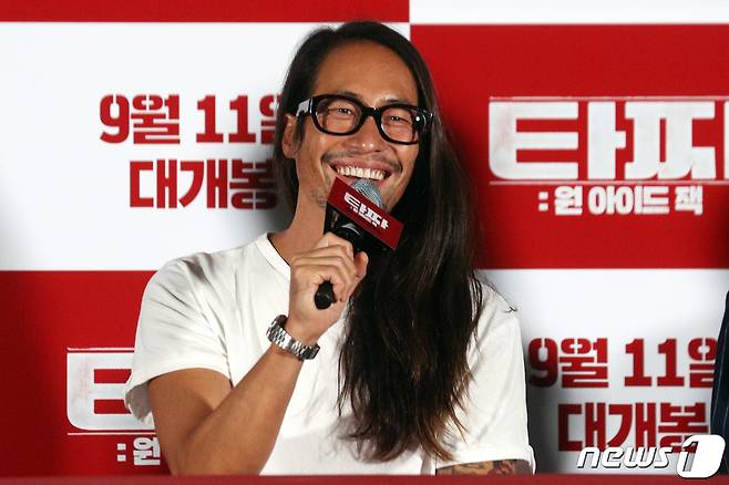 배우 류승범이 28일 오후 서울 광진구 롯데시네마 건대입구에서 열린 영화 '타짜:원 아이드 잭' 시사회에서 소감을 밝히고 있다. 2019.8.28/뉴스1 © News1 황기선 기자