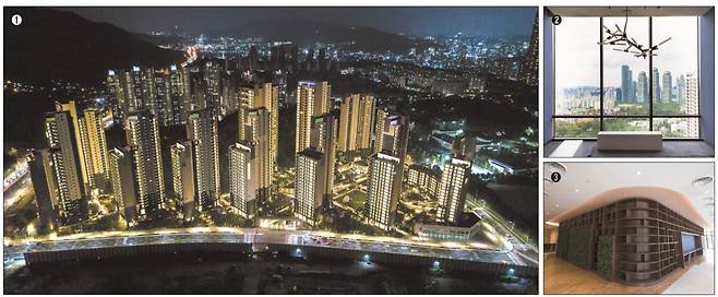 ➊서울 강남구 개포동 디에이치 아너힐즈 전경. ➋ 디에이치 아너스힐 스카이라운지에서 내려다 본 서울 시내의 모습. ➌개포 디에이치 아너힐즈 커뮤니티 안에 위치한 도서관의 모습. 4만여권의 장서가 들어갈 수 있다. [현대건설 자료]