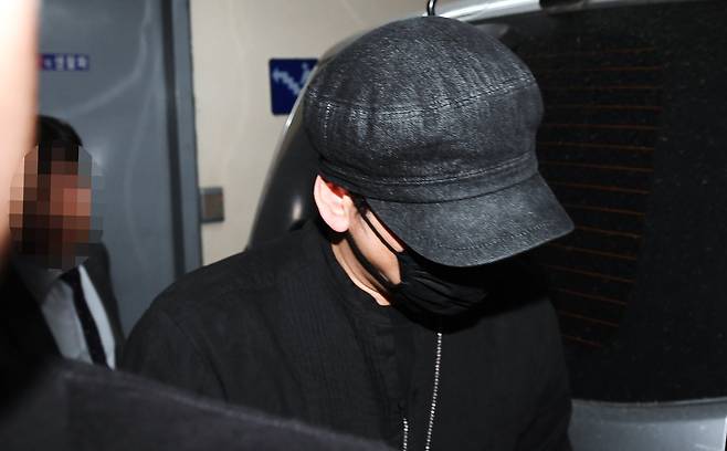 성접대 의혹이 제기된 양현석 YG엔터테인먼트(이하 YG) 전 총괄 프로듀서가 지난 6월 27일 참고인 신분으로 조사을 마친 뒤 서울지방경찰청 광역수사대 지하주차장으로 나오고 있다. [뉴스1]