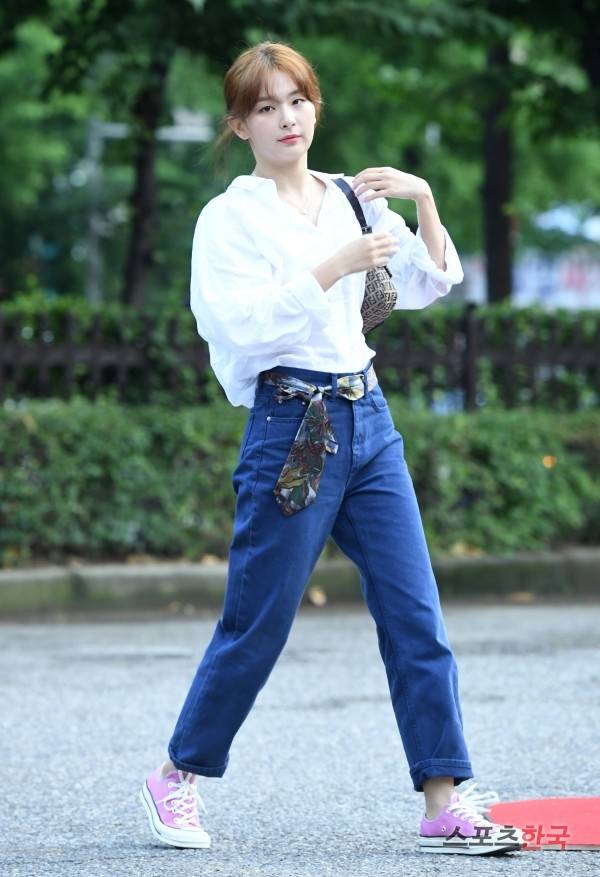 KBS 2TV '뮤직뱅크' 리허설 참석을 위해 출근하고 있는 레드벨벳 슬기. 사진=조은정 기자 new@hankooki.com