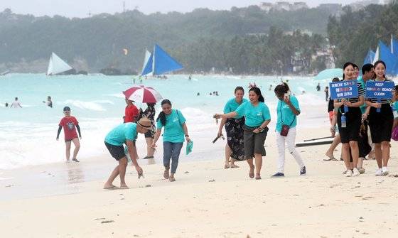 이번 캠페인 활동은 환경 오염 때문에 해변을 폐쇄했다가 6개월 만에 에메랄드빛 바다를 되찾은 보라카이의 환경 보존을 위해 경각심을 고취하고 아름다운 자연을 함께 보호하자는 취지로 진행됐다. 장진영 기자