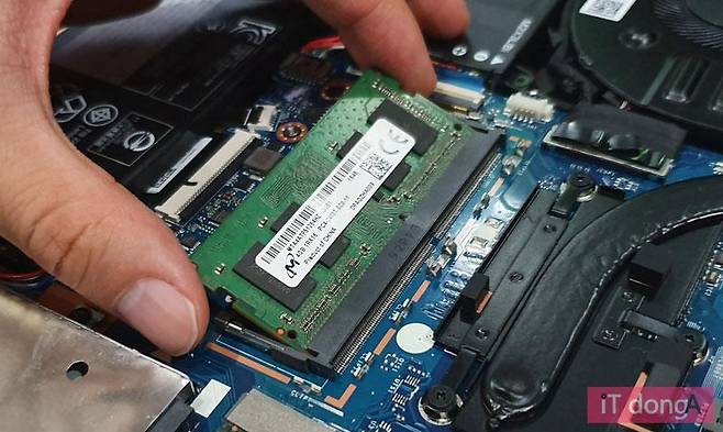 추가 메모리 설치를 통한 업그레이드를 추천한다