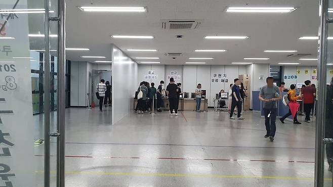 쿠팡 덕평 물류센터 2층. 이곳에서 출퇴근 확인을 한다. © 뉴스1/정혜민 기자