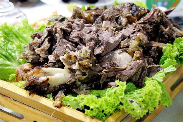 몽골족의 양고기 요리.