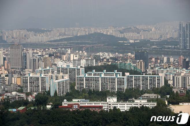 서울 강남의 아파트 단지. 2019.8.22/뉴스1 © News1 이승배 기자