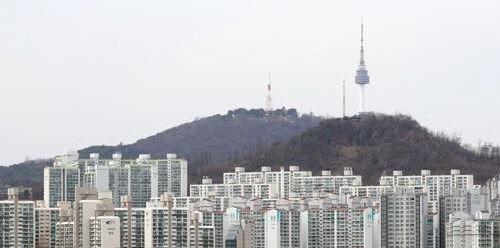 분양가상한제의 부작용으로 서울 신축 아파트 쏠림 현상이 심화되면서 최근 강북 지역의 신축 아파트값이 강남 재건축 단지 아파트값을 바짝 추격하고 있다.<연합뉴스>