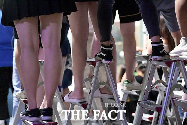 아슬아슬해 보여도 이들에게는 '암묵적 질서'가 존재한다.