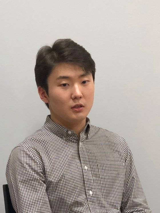 22일 통영에서 공연을 마치고 인터뷰하는 피아니스트 조성진. [사진 크레디아]