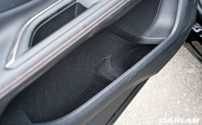 넉넉한 도어포켓