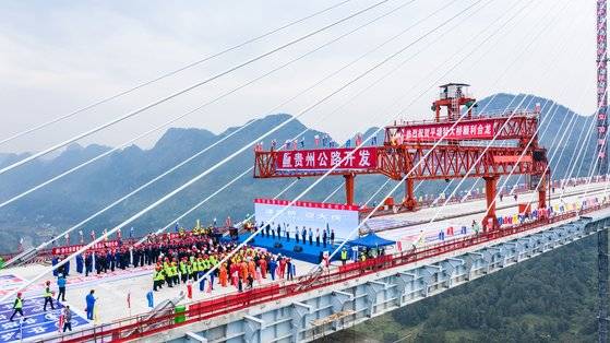 지난 26일 열린 핑탄대교 교량 연결식이 현지에서 열렸다.[신화=연합뉴스]