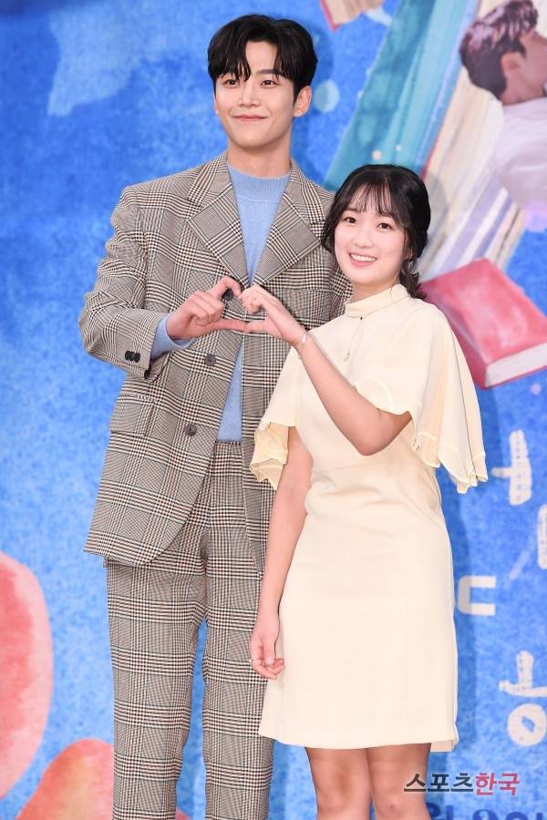 MBC 수목드라마 '어쩌다 발견한 하루' 제작발표회에 참석한 로운, 김혜윤.  사진=이혜영 기자 lhy@hankooki.com