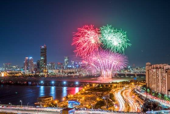세계불꽃축제에서 한화그룹이 선보였던 다양한 폭죽. [사진 한화그룹]