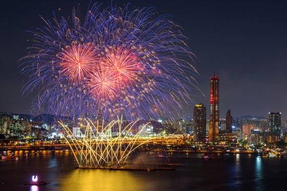 세계불꽃축제에서 한화그룹이 선보였던 다양한 폭죽. [사진 한화그룹]