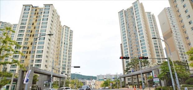 울산에서 매매가격이 가장 높은 아파트로 꼽히는 신정동 ‘문수로2차아이파크’. 지난달 초 전용면적 101㎡가 신고가를 기록하며 실거래됐다.  한경DB