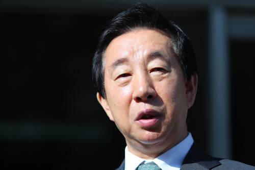 딸을 부정 채용하는 방식으로 KT에서 뇌물을 받은 혐의로 기소된 자유한국당 김성태 의원이 11일 오전 서울 양천구 서울남부지방법원에서 열린 공판에 참석하기 위해 청사로 들어서며 취재진에 입장을 밝히고 있다. (사진=연합뉴스)