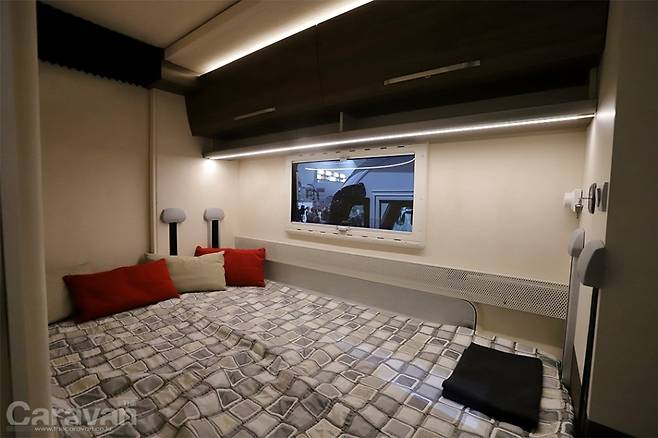 Q18 VARIO 후면 침실 공간