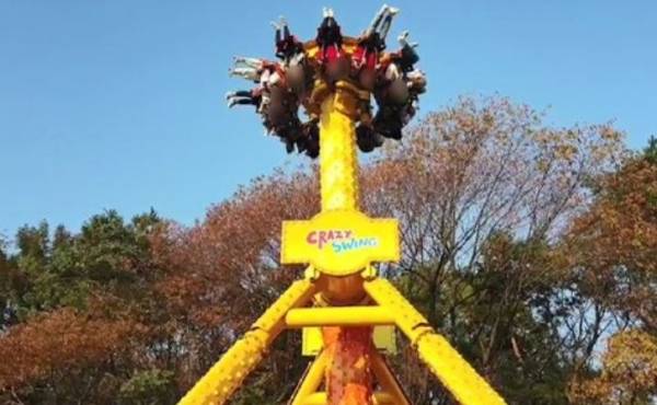 용인민속촌의 회전놀이기구 크레이지 스윙