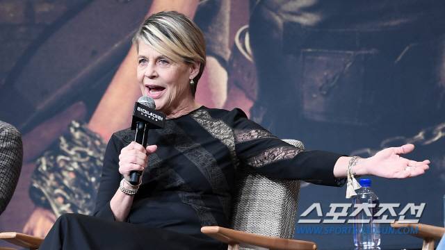 영화 '터미네이터:다크 페이트' 내한 기자회견이 21일 오전 서울 종로구 당주동 포시즌스 호텔 서울에서 열렸다. 배우 린다 해밀턴이 인터뷰를 하고 있다. 종로=박재만 기자 pjm@sportschosun.com/2019.10.21/