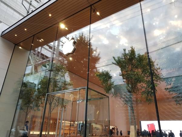 가로수길 애플스토어 전경. /이경탁 기자
