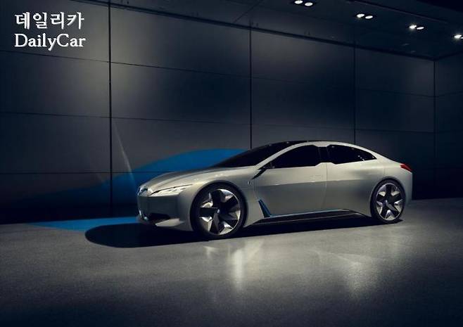 BMW i Vision Dynamics concept