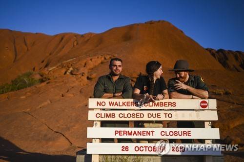 AUSTRALIA ULURU CLIMB CLOSURE