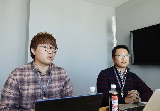 네이버 데이터센터TF 정용희 매니저, 고정범 리더 [사진 네이버]