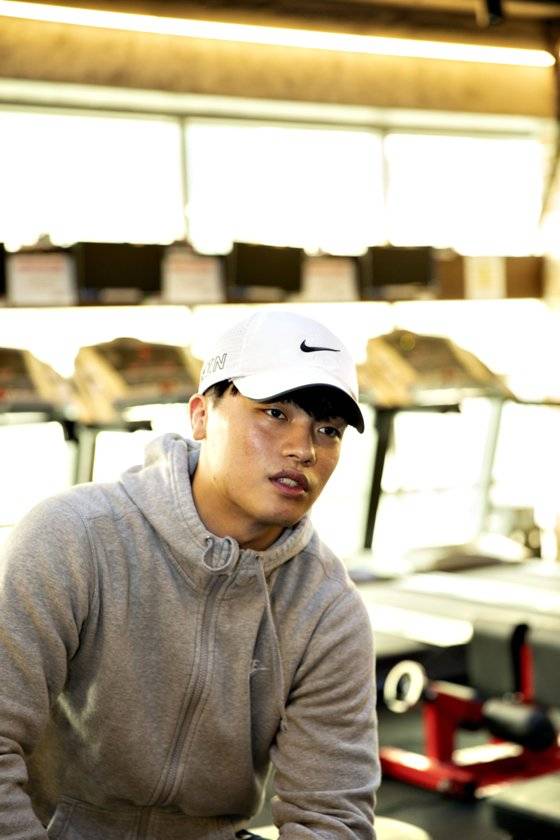 황 선수는 올해 실업팀에 '취업(선수 본인 표현)'했다. 대학 졸업 후 실업팀에서 느끼는 장점은 '경기에 나갈 기회가 많다'는 것이라는 게, 황 선수의 설명이다.