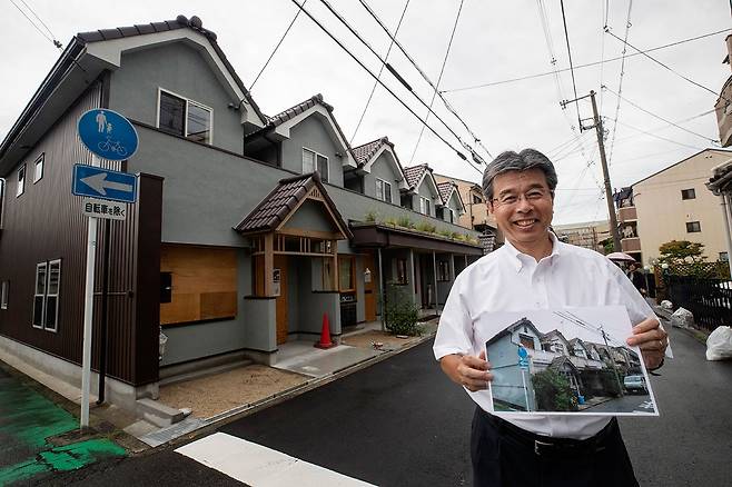 ⓒ시사IN 조남진아베노구에서 마루준 부동산을 운영하고 있는 고야마 씨는 15년 전부터 빈집에 관심을 갖고 활동해왔다.