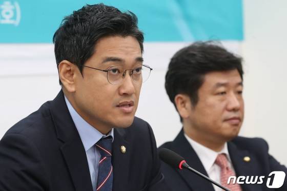 (서울=뉴스1) 임세영 기자 = 오신환 바른미래당 원내대표가 31일 오전 서울 여의도 국회에서 열린 제61차 원내정책회의 및 2019 국정감사 우수의원 시상식에서 모두발언을 하고 있다. 2019.10.31/뉴스1  <저작권자 © 뉴스1코리아, 무단전재 및 재배포 금지>
