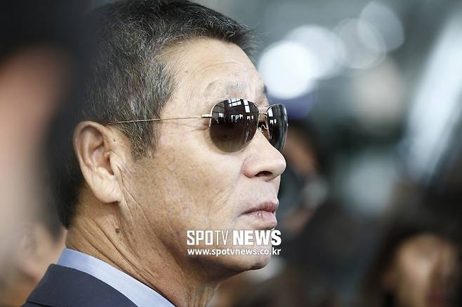 ▲ 김성근 감독은 2002년 LG를 한국시리즈로 이끌면서 '야신'이라는 별명을 얻었지만 삼성에 패해 준우승을 하면서 경질됐다. ⓒKBO