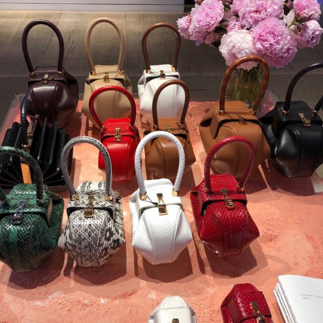 지난 6월 분더샵에서 선보인 가브리엘라 허스트 백