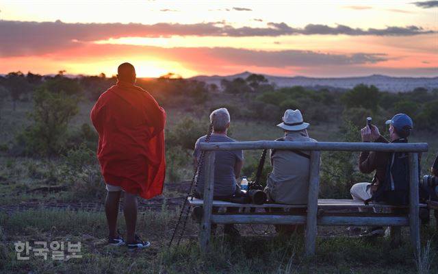 해질 무렵 숙소 인근에서 노을을 보며 하루를 마무리한다.