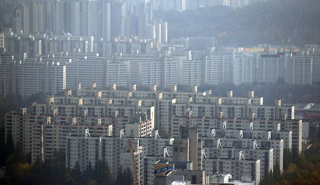 분양가 상한제가 시행됐지만 서울집값은 20주째 연속 오르고 있다. 사진은 서울 강남구 대치동 아파트 단지. [연합뉴스]