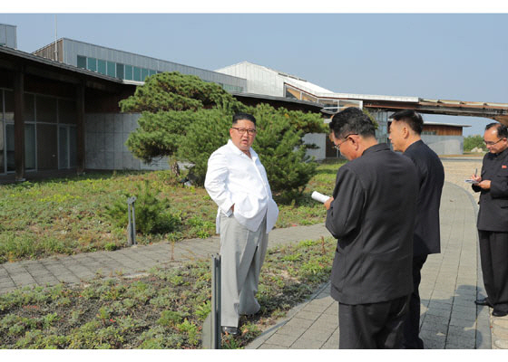 북한 김정은 국무위원장이 금강산관광지구를 시찰했다고 23일 노동신문이 보도했다.(사진=뉴시스 제공)