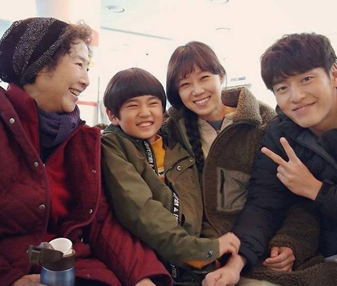 ▲ '동백꽃 필 무렵' 고두심(왼쪽부터), 공효진, 김강훈, 강하늘. 출처ㅣ김강훈 인스타그램