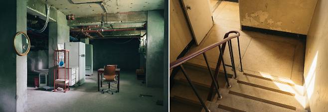(왼쪽)서울 둔촌주공아파트 지하실. 몰래 들어가서 찍은 곳. 경비원들의 휴게공간으로 사용 중이었다. (오른쪽) 서울 둔촌주공아파트 계단.