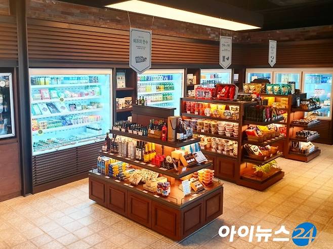 아난티 남해 '이터널저니 남해' 1층에 위치한 마트 전경 [사진=장유미 기자]