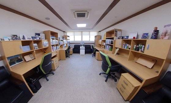 생도는 대학생이면서 동시에 예비 장교다. 개인 사물함에 전투복, 방탄모, K2 소총을 보관한다. 영상캡쳐=강대석 기자