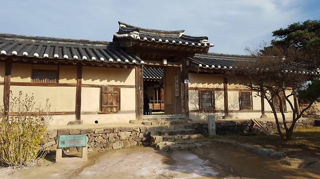 서애 류성룡의 종택인 충효당. ‘서애종택’이라고 부르지만, 현재의 충효당은 서애 생존시의 집은 아니다