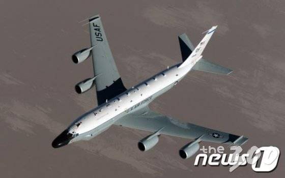 군용기 추적 사이트인 '에어크래프트 스폿'은 미국 공군의 RC-135W(리벳 조인트) 계열 정찰기가 이틀 연속 서울 등 수도권 상공에서 비행했다고 30일 전했다. 북한의 추가 미사일 발사 동향을 확인하기 위한 목적으로 보인다. 전날에는 RC-135V 정찰기가 수원에서 서울 상공을 거쳐 남양주 방향으로 비행했다. 사진은 RC-135W. (미 공군 홈페이지 캡처) 2019.8.30/뉴스1  <저작권자 © 뉴스1코리아, 무단전재 및 재배포 금지>