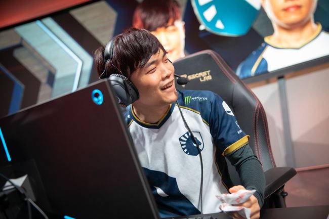 라이엇 게임즈 플리커.