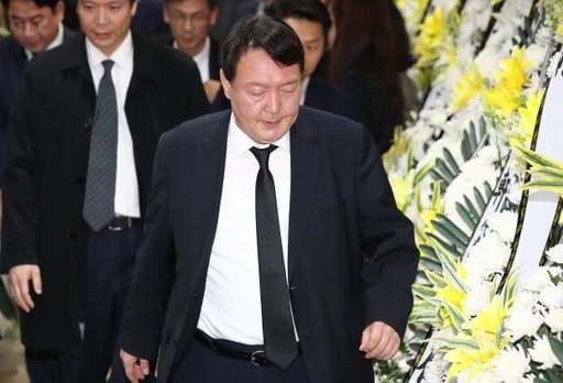 윤석열 검찰총장이 지난 2일 오후 서울 서초구 서울성모병원 장례식장에 마련된 전 청와대 민정비서관실 특별감찰반 수사관의 빈소를 조문했다. 연합뉴스