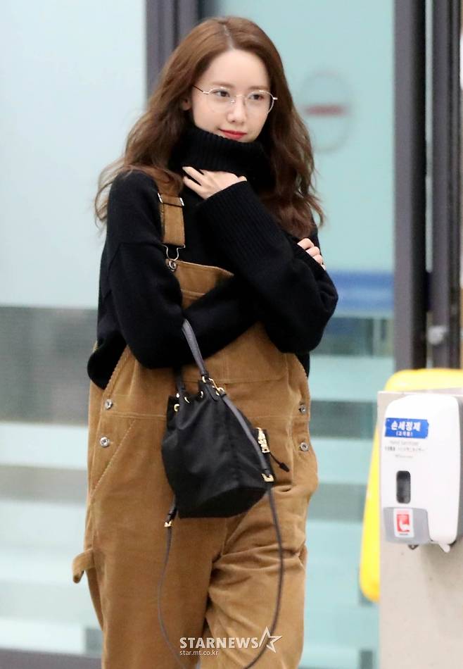 [★화보]윤아 '안경쓰니 더 예뻐!'