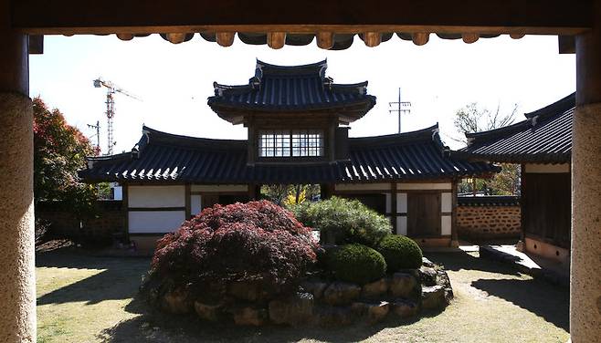 현부자네 집 안뜰에서 바라본 모습. 김선식 기자