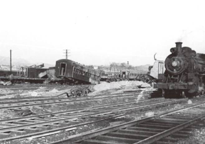 (사진 5) 6.25 전쟁 당시 파괴된 용산지구. [출처 한국철도공사]